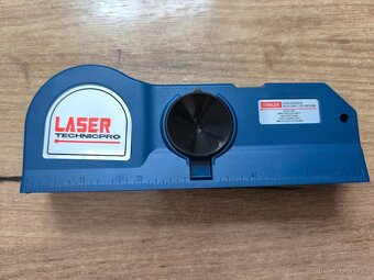 NOVÝ LASEROVÝ MĚŘÁK (3m) s vodováhou - 3
