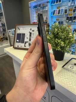 iPhone 15 128Gb Černý E-SIM - 3