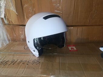 Nova helma s hledím na skůtr nebo elektrickou koloběžku - 3
