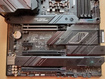 ASUS ROG STRIX Z790-F GAMING WIFI, Intel Z790 - 3
