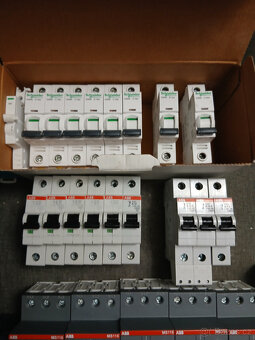 Motorové spouštěče , jističe - 3