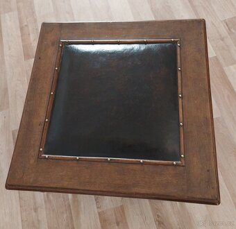 Dřevěná židle (sedák) s kůží - 3