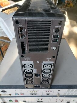 záložní zdroj APC - 3