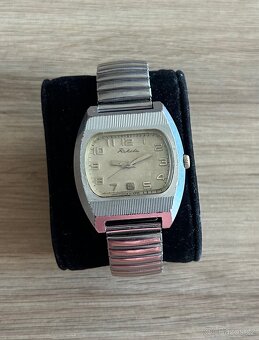 Mechanické hodinky Raketa TV - 3