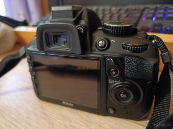 Nikon D3100 - 3
