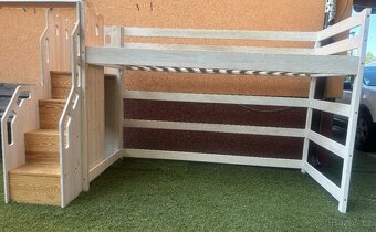 Patrová postel z masívu se schůdky - 3
