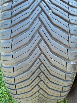 Prodám celoroční pneumatiky Michelin - 3