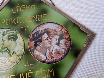Starožitný skleněný obrázek v kovové montáži ca 1915 láska - 3