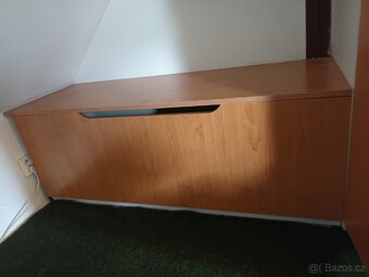 Vestavěná šatní skříň a peřiňák - 3