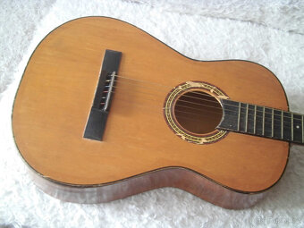 Kytara na vandr k ohni - 3