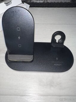 Stojánek na nabíjení telefonu, hodinek a sluchátek - 3