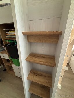 Postel se stolem a skříní, patrová, vyvýšená - 3