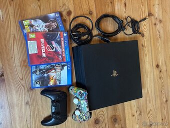 Playstation 4 PRO + hry + 2 ovladače - 3