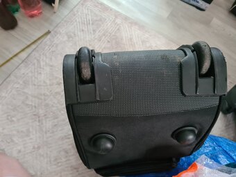 Středně velký látkový kufr, kolečka a madlo - 3