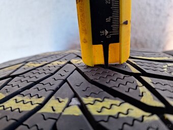 Prodám zimní pneu 205/40/17 Nexen - 3