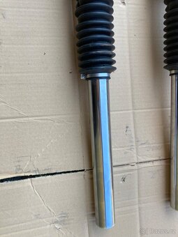 Brixton Cromwell 1200 přední tlumiče KYB - 3