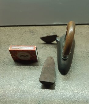 Žehlička - 9 cm - 3