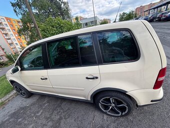 Volkswagen Touran - 3
