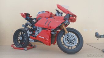 LEGO TECHNIC & ICONS - 3