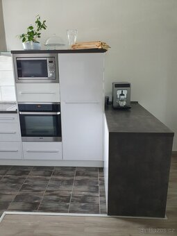 Prodám pěknou a moderní kuchyňskou linku - 3