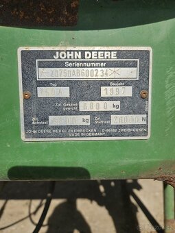 secí stroj John Deere 750A - 3