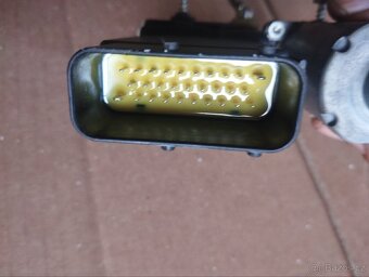 Octavia 1 motorek okna řidiče - 3