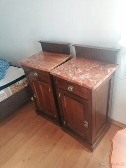 Starožitný set: příborník + 2 noční stolky s mramorem - 3