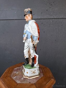 Sběratelská porcelánová soška důstojníka - 3