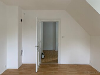 Dvougenerační byt 6+kk v OV se zahradou a parkováním - 3