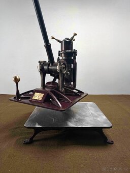 VYSEKÁVACÍ LIS NA KŮŽI - 3