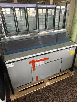 Pultová vitrína - 3