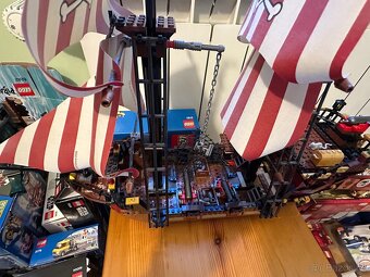 LEGO Pirates 6243 Brickbeard’s Bounty - 3