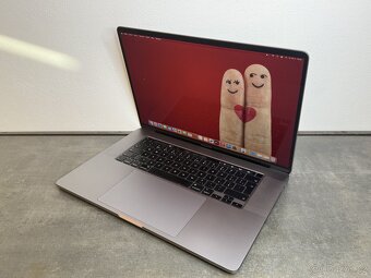 Macbook Pro 16" 2019 / I7 / 16GB / 512GB / Space gray - 3