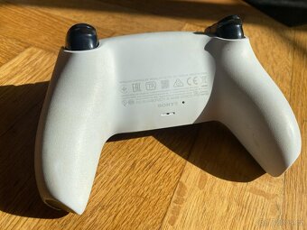 Dualsense ovladač - 3