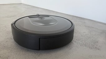 Robotický vysavač iRobot Roomba i7 - 3