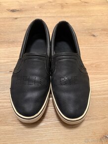 Nošené černé slipon boty - 3