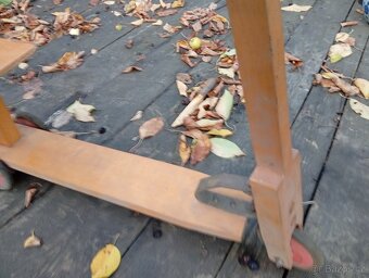 Retro dřevěná koloběžka se sedátkem - 3