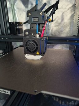 3D tiskárna Creality Ender + druhá na díly + box + nové náhr - 3