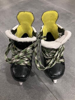 Prodám hokejové brusle Bauer Supreme M50 PRO Y11 (EUR 29,5) - 3