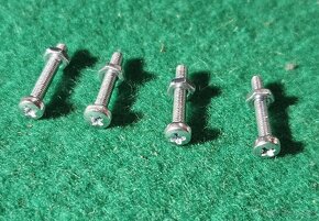 Sada čtyř šroubků a matek pro heasdshell gramofonu - 3