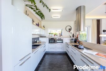 Prodej rodinného domu 4+kk, 179 m2- Mašovice, ev.č. 100060 - 3