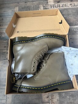 Dr. Martens - 3