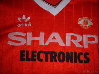 Manchester United 198283 Obnošený zápasový dres s číslem 4 A - 3