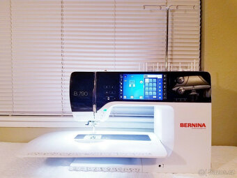 Šicí, prošívací a vyšívací stroj Bernina 790 s příslušenství - 3