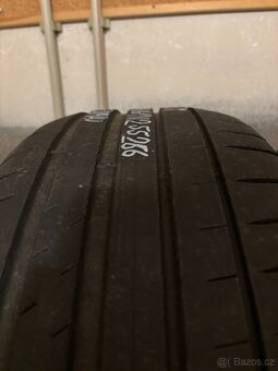 Michelin Pilot Sport 4, 225/45 R18, DOT2221; 3x4,5mm, 1x3mm - 3