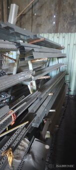 Prodám vzpěry, betonování stropu, distanční profily - 3