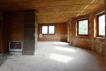 PRODEJ HRUBÉ STAVBY RODINNÉHO DOMU 281 M2, NA POZEMKU 534 M2 - 3