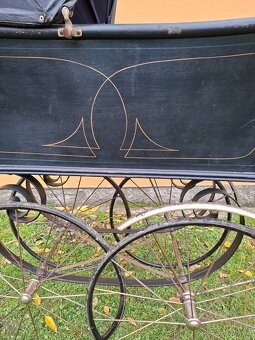 Starožitný kočárek pro miminko č.  633 - 3