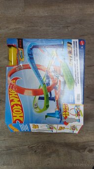HotWheels autodraha loop cyclone challenge - 3