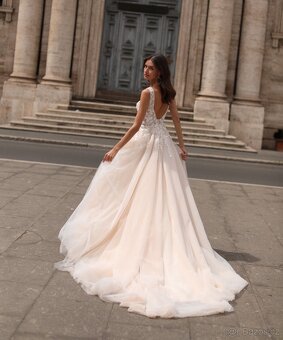 Prodám luxusní svatební šaty - 3